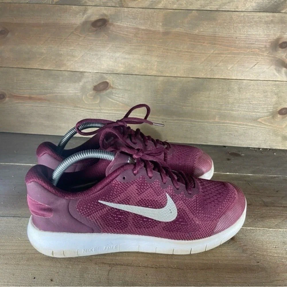 Nike free rn kids youth size 7 Y shoes purple athletic running sneakers
